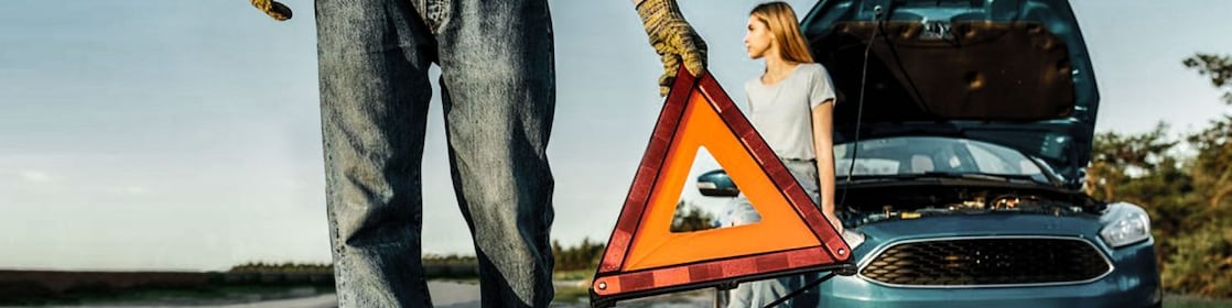 warning triangle sign to be put on the road