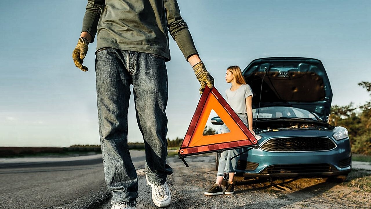 warning triangle sign to be put on the road