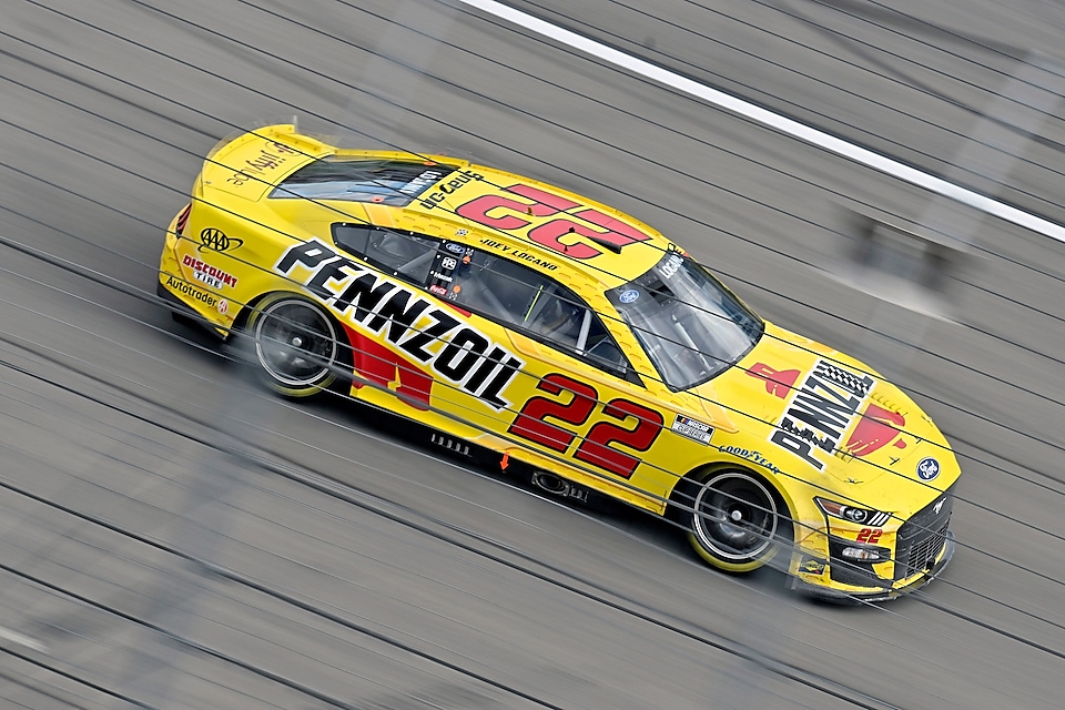 Pennzoil 22 car