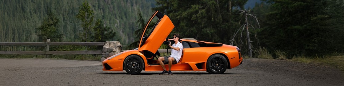 Gaming is a powerful starting point but beyond the screen, JackUltraMotive shows his audience what a real-world build looks like. (And, it’s a beauty.) 