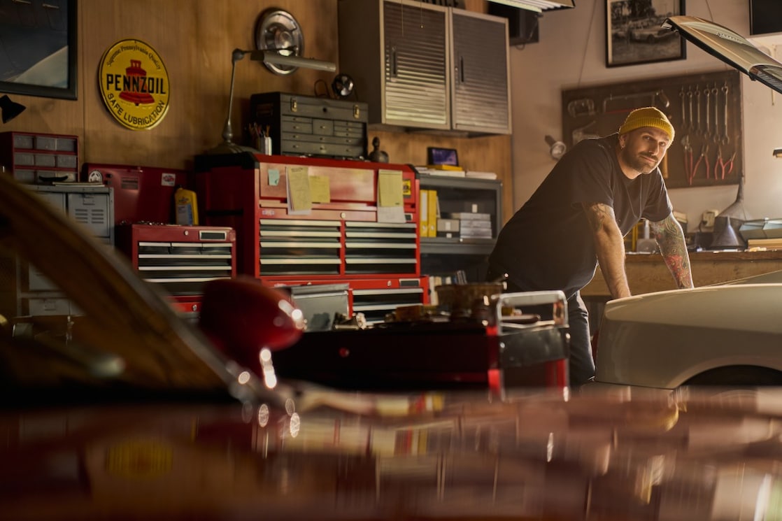 Vin Anatra’s story is featured as a tribute to DIY car culture, focusing on his hands- on rebuild of a Ferrari 360.