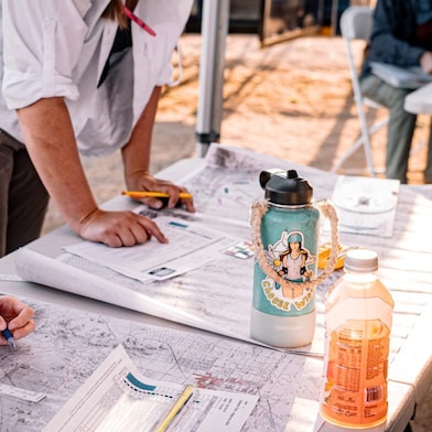 Rebelle U Participants Focusing On Route Planning