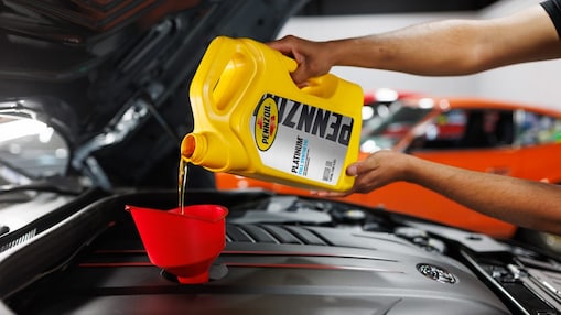 Pennzoil oil being pour in engine