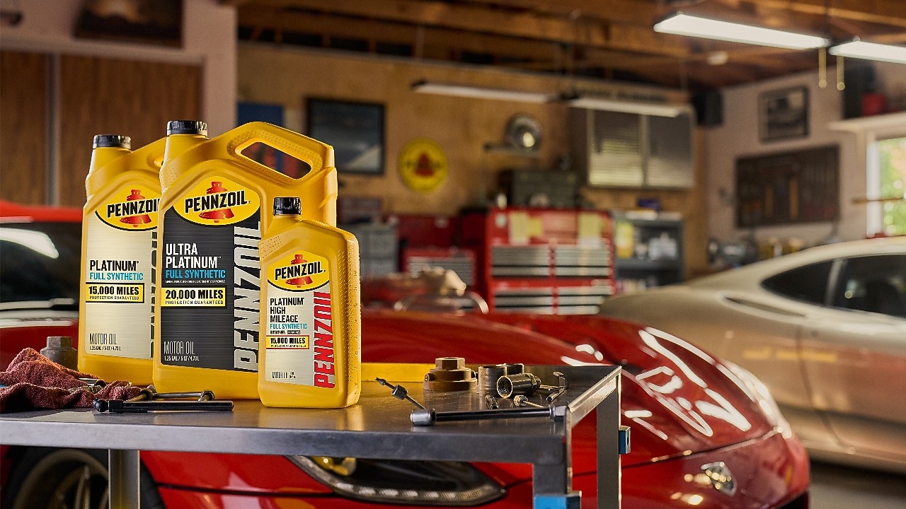 Pennzoil oil being pour in engine