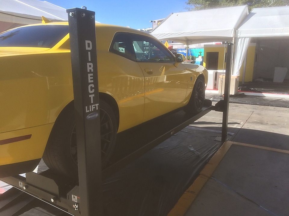 Hellcat Challenger amarillo
