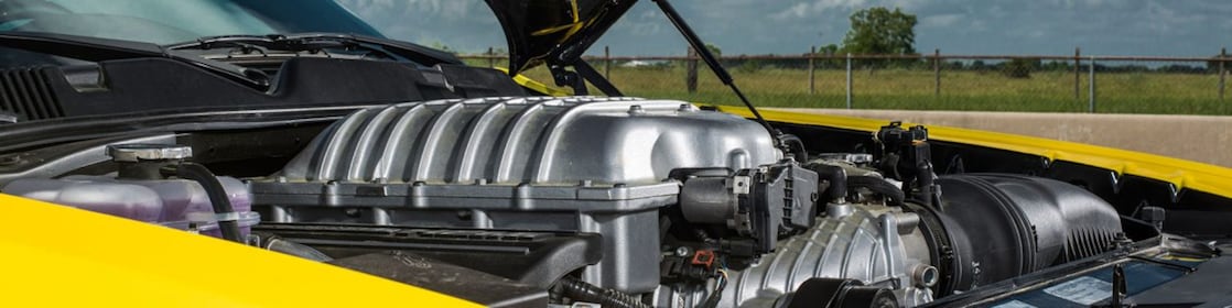 Dodge Hellcat avec capot levé