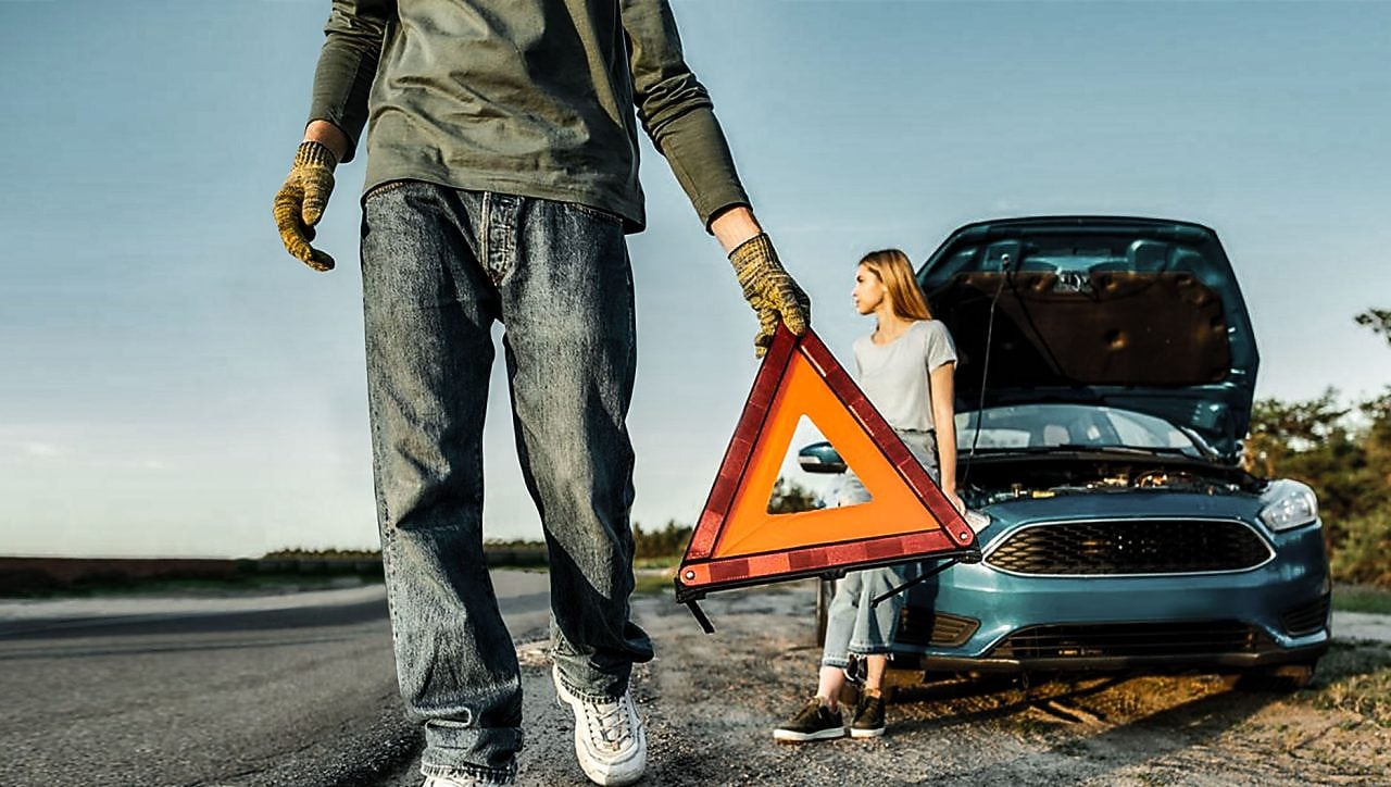 warning triangle sign to be put on the road