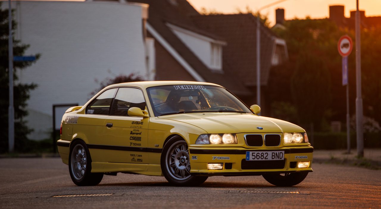 La voiture M3 jaune de Larry Chen, un hommage éclatant au style classique de BMW.