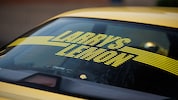 « Larry’s Lemon » est fièrement affiché sur la fenêtre arrière de la M3.