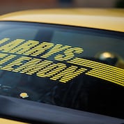 « Larry’s Lemon » est fièrement affiché sur la fenêtre arrière de la M3.