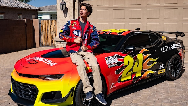 JackUltraMotive élève sa Chevy Camaro à des niveaux supérieurs grâce à une conception incroyablement iconique inspirée de la Nascar Cup Series.