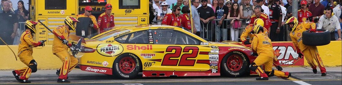 Arrêt au puits de Joey Logano