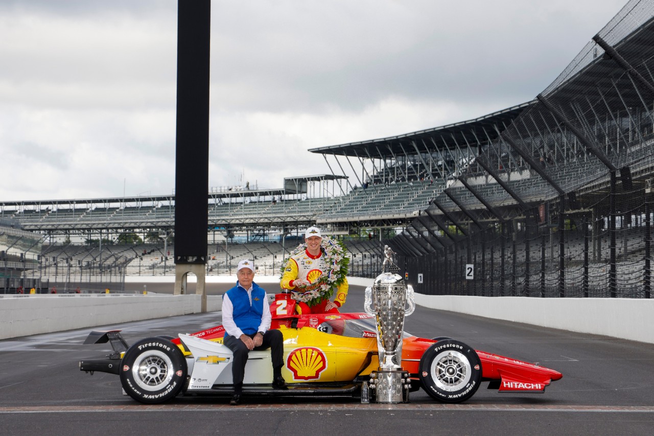 Le trophée Borg-Warner est une icône dans le milieu du sport automobile; il est décerné à Joseph Newgarden et à l’équipe Penske, vainqueurs de l’Indianapolis 500.